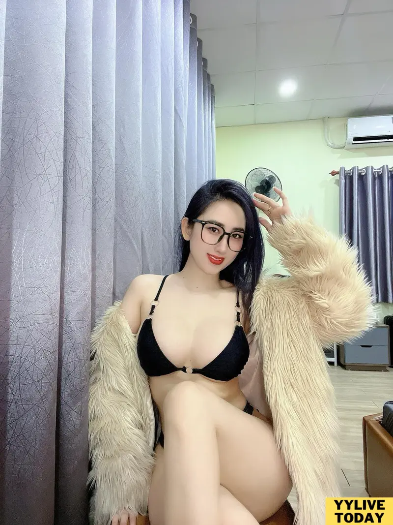 Ái Ngọc Yylive Mặc Bikini Mỏng Khoe Đường Cong Hấp Dẫn Hình 7