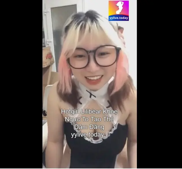 Hotgirl Lilibear Khoe Ngực To Tạo Thế Dâm Đãng 6