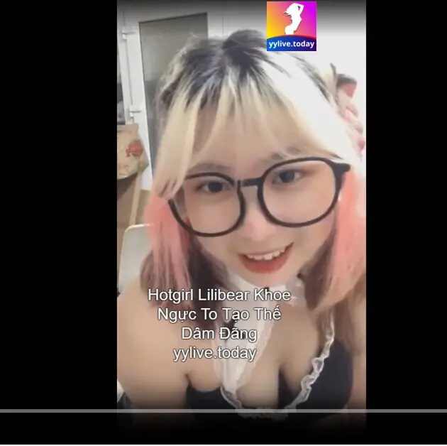 Hotgirl Lilibear Khoe Ngực To Tạo Thế Dâm Đãng 2