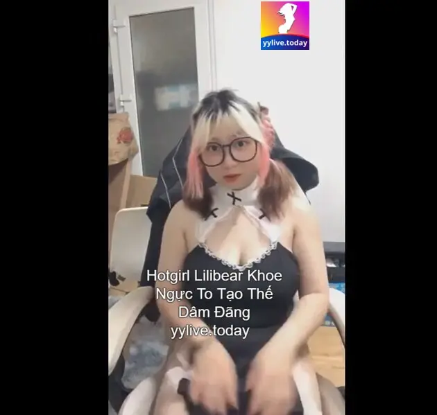 Hotgirl Lilibear Khoe Ngực To Tạo Thế Dâm Đãng 3