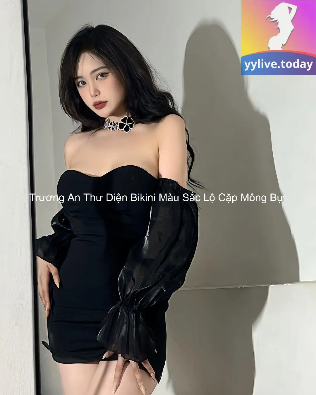 Trương An Thư Diện Bikini Màu Sắc Lộ Cặp Mông Bự 5