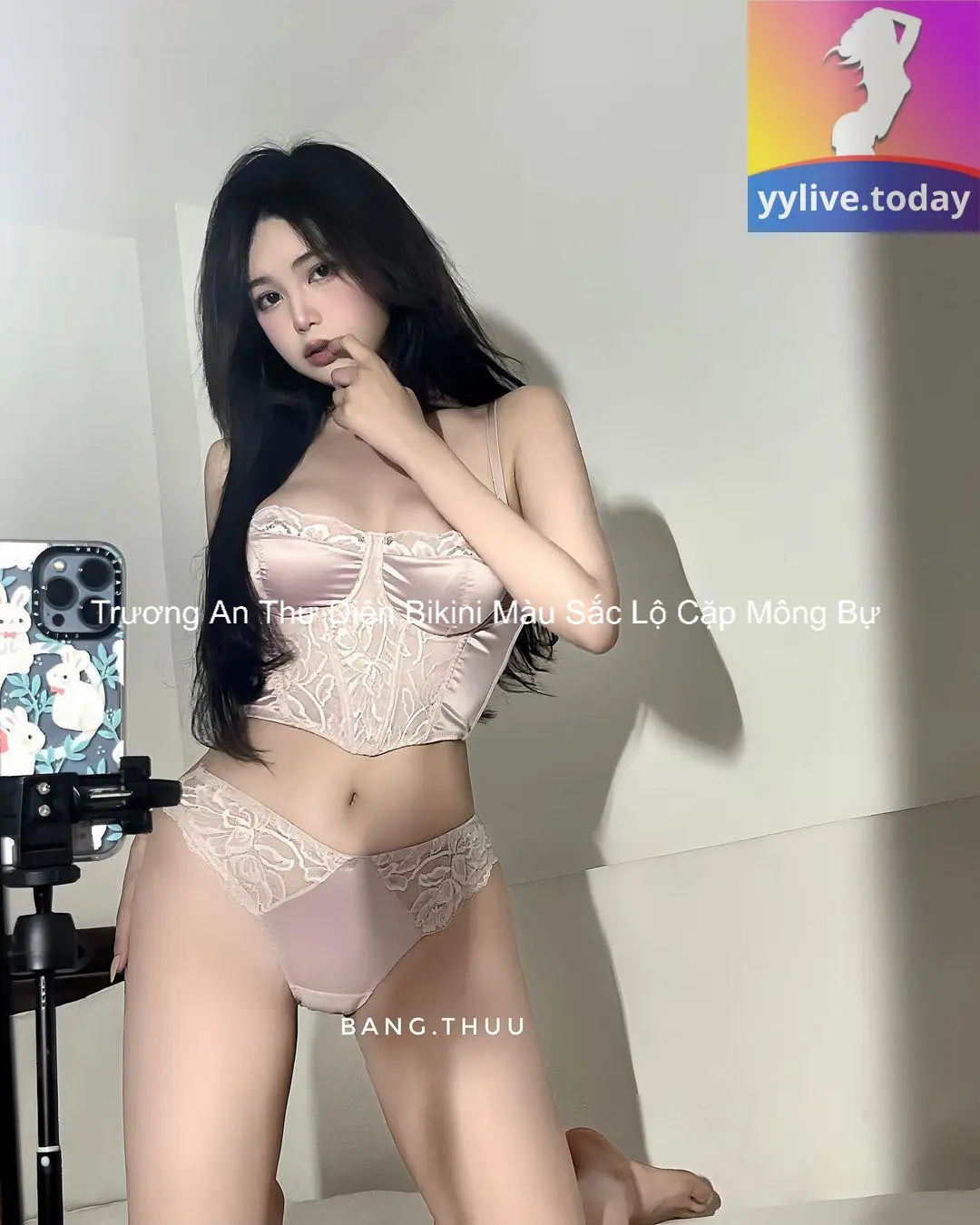 Trương An Thư Diện Bikini Màu Sắc Lộ Cặp Mông Bự 8